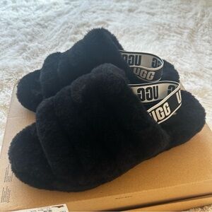 UGG Women’s Fluff Yeah Black Slides Size: 9